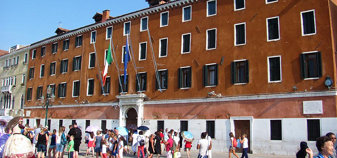 Banner showing the conference building in Venice